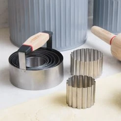 Bakehouse & Co. Bakehouse & Co 7 Piece Stainless Steel Straight Edge Cookie Cutter Set -CheapPASTRY, ICING Store BHCUTSTRAIT BAKEHOUSE 7 PCE S S STRAIGHT EDGE COOKIE CUTTER SET 2